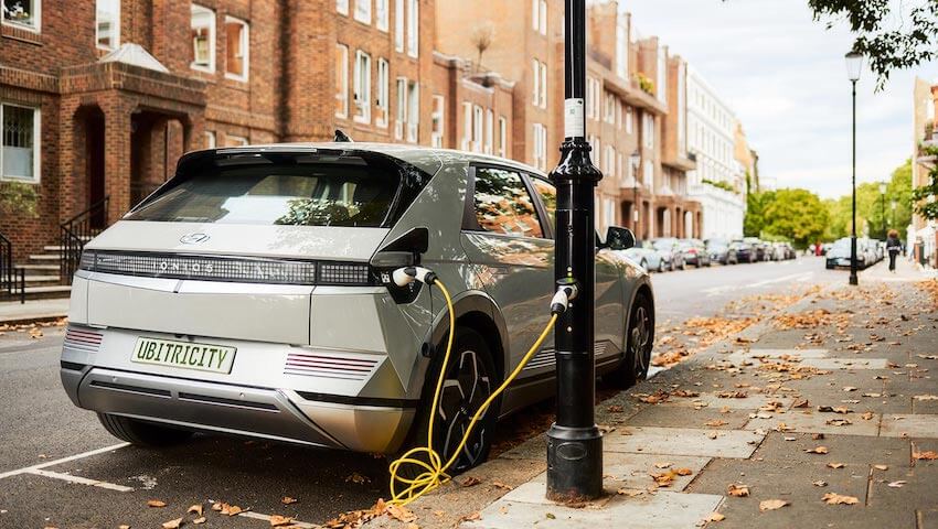 ubitricity_Chelsea_EV_Lamp_Post_Charger_Kensington_Chelsea_London_UK